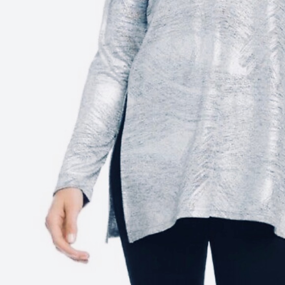 Karen Kane silver slit side top size M - Picture 3 of 3